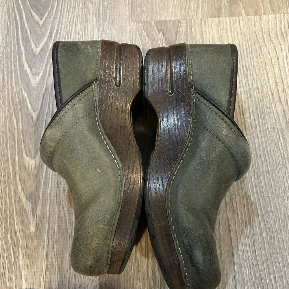 Dansko Woman’s green size 38 clogs - Picture 4 of 6